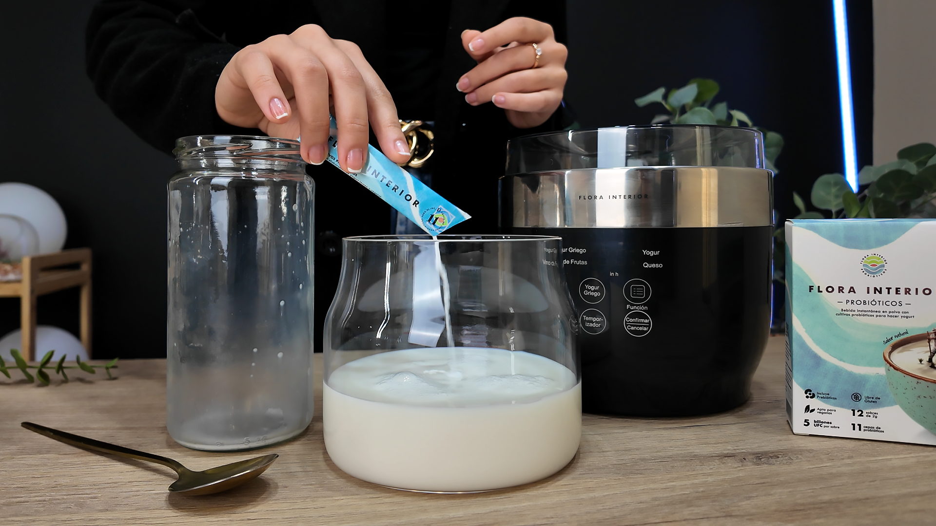 Yogurtera Flora Interior